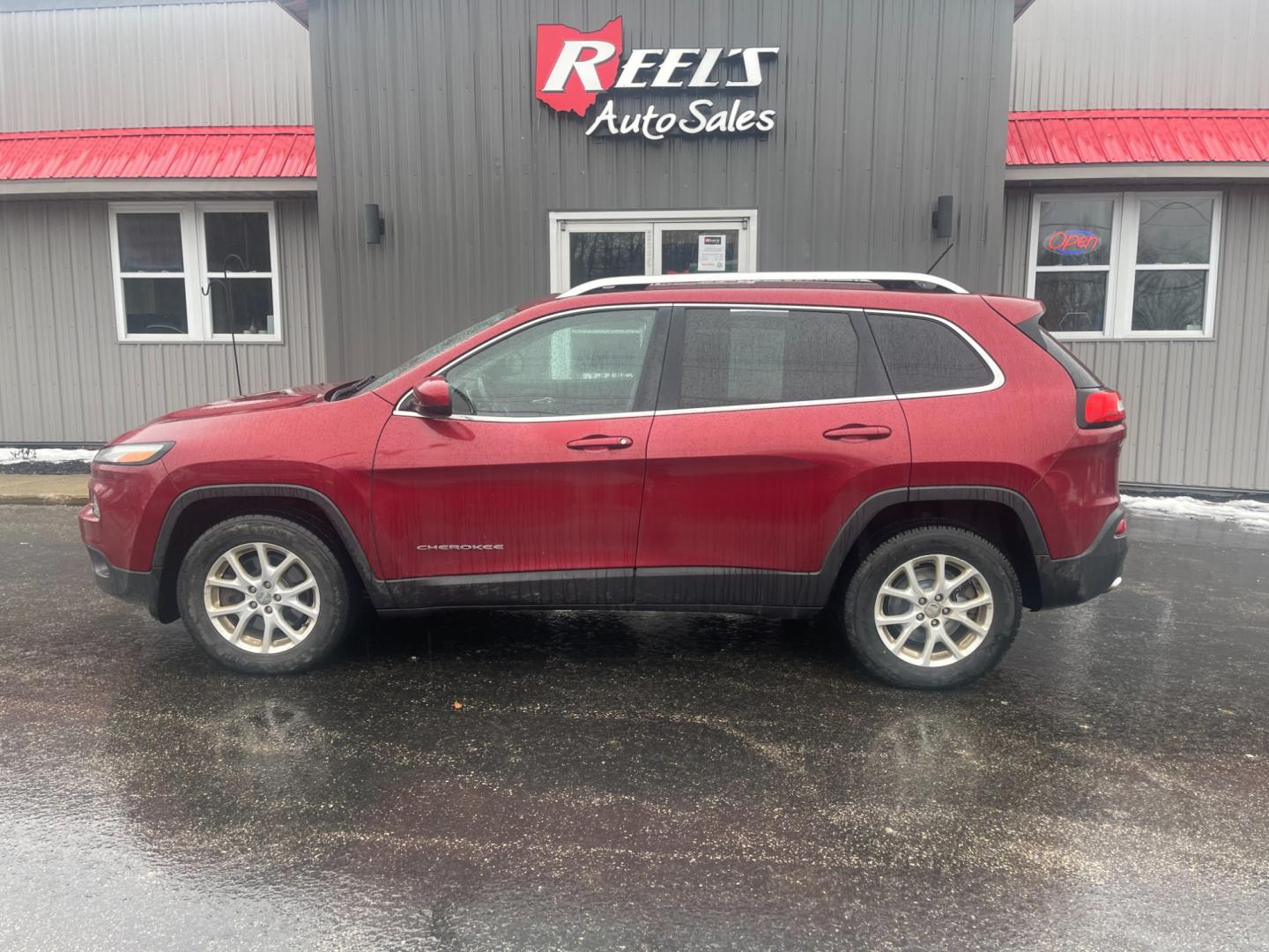 2014 Red /Black Jeep Cherokee Latitude 4WD (1C4PJMCB7EW) with an 2.4L I4 DOHC 16V engine, 9-Speed Automatic transmission, located at 11115 Chardon Rd. , Chardon, OH, 44024, (440) 214-9705, 41.580246, -81.241943 - Photo#12